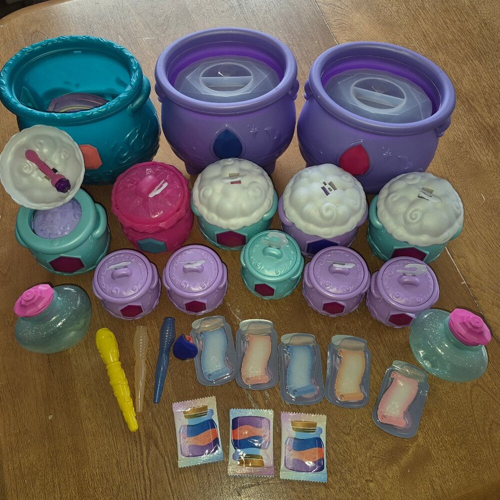 Lot of Magic Mixies Mixlings cauldron and accessories (water version)
